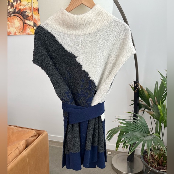 Lululemon Ombré Knit Textured Poncho - Picture 4 of 5